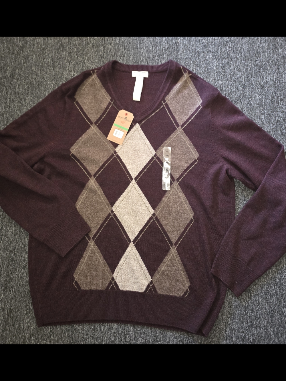 Dockers Men's V-Neck Argyle Sweater in Plum and Beige